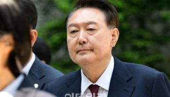 尹 내란우두머리 15차 공판…법원 통행 일부 차단