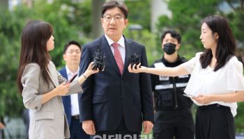 '통일교 의혹' 권성동, 특검 출석…"나는 결백하다"
