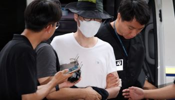"中 스파이 막으려"…'일본도 살인범' 두둔한 父, 징역형 집유
