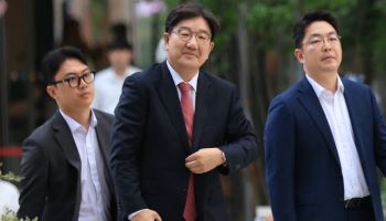 '친윤' 권성동 의원, '정치자금법 위반 혐의...피의자 신분으로 특검 출석'