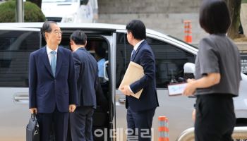 ‘내란 방조 혐의’ 한덕수 전 국무총리, ‘구속 갈림길에 허공 바라본 순간’