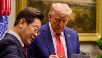 모나미, 신고가 찍더니…'트럼프 펜' 약발 끝났나