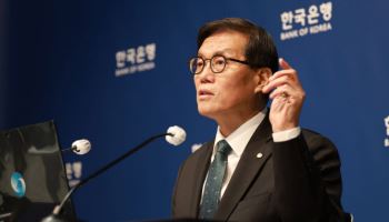 이창용 “수도권 집값 안정 아직…내년 상반기까지 금리인하”