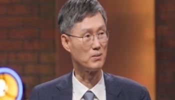 "석방된 윤석열 거리 활보" "사필귀정?"…질문에 문형배 반응