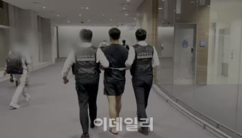 BTS 정국도 당했다…자산가 55조 노린 `알뜰폰 해커`