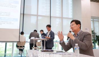 작은 민원도 꼼꼼히, 이상일 용인시장의 '공동주택 소통버스킹'