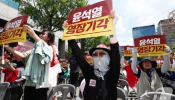 “李 정권 규탄”…주말 강남 일대 집회로 버스 무정차 통과