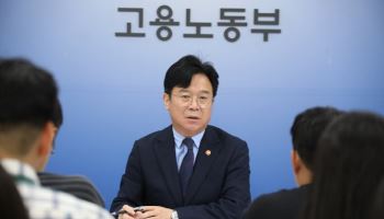 김영훈 장관 "노동안전관계장관회의 신설…정년연장 당면과제"
