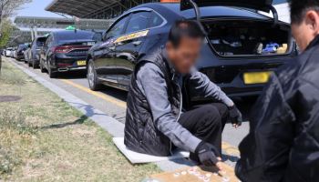 "자율주행택시 피할 수 없어…충격 완화 위해 택시면허 매입해야"