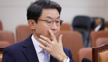 이억원 "겹치기 근무 아니다"…고액 보수엔 "국민 눈높이 새길 것"