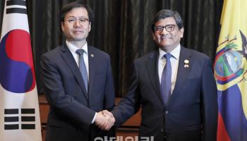 한-에콰도르, 전략적경제협력협정 맺어…새정부 첫 FTA 정식서명
