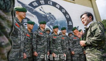 7년만의 최대폭 국방비 인상 추진…한미동맹 '현대화' 염두
