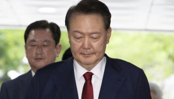 추미애 "'내 몸에 손대지 마!' 속옷만 입고 소리친 윤석열…옹졸"