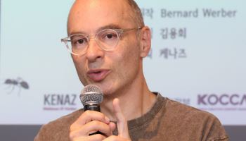 베르나르 베르베르 "K웹툰 되는 '개미', 젊은 독자 만남 기대"