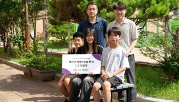 "소각 대신 업사이클링"…인스파이어, 폐린넨으로 벤치 제작