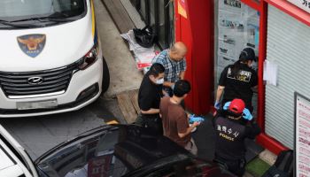 "제가 못 움직여요"...'3명 사망' 피자가게 칼부림 119 신고 보니