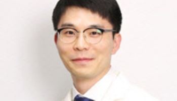 [전문의 칼럼]자주 붓고 물 차는 무릎, 물만 빼면 해결될까?