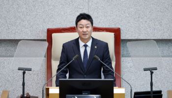 현직 3명 구속에 고개 숙인 김진경 경기도의장 "무거운 책임 통감"