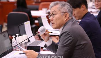 ‘2차 가해 논란’ 최강욱, 민주당 교육연수원장 사퇴…“최소한 도리”