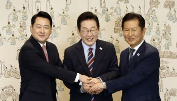 李 대통령, 여야 대표 회동 “죽이는 정치 그만…상생·정치 복원해야”