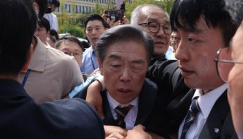 국회 찾은 김형석 독립기념관장, ‘사퇴압박’ 높아지며 20분여 대치
