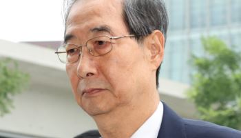 한덕수, '서희건설 사위 인사 청탁' 질문에 묵묵부답