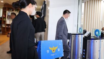 경찰, ‘선거법 위반’ 유정복 시장 입건…시청 압수수색(종합)