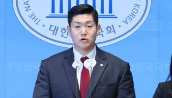 조국 ‘프로필 사진 변경’에…김재섭 “공감능력 결여, 은퇴하라”
