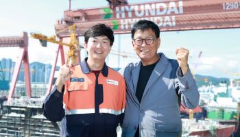父子가 나란히 조선업 명장으로…HD현대, 사상 첫 배출