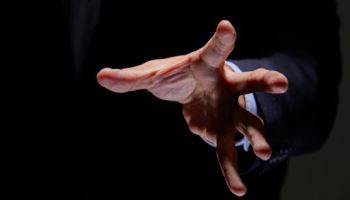 “짜장면 먹을래?” 초등생 유인 60대 男 “손잡고 싶었을 뿐”