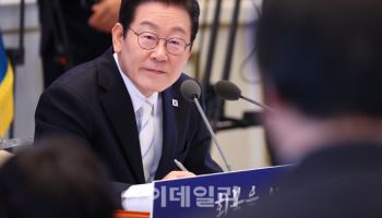 李대통령 “한일, 과거사·영토 문제 분리 접근…새로운 협력 틀 필요”