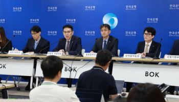 한은 “10월 금리인하 여부 신중…서울 집값 안정 판단 일러”
