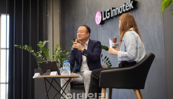 LG이노텍 문혁수, 폴란드 현장 경영…'전장 사업' 집중