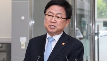 최교진 교육장관 “교사가 학생 교육에 집중할 환경 우선 만들 것”