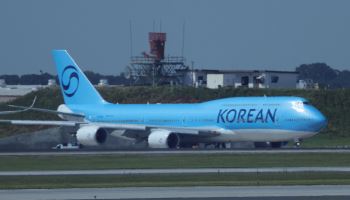 '석방' 韓 근로자 316명 태운 전세기 인천공항 도착(상보)
