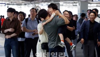 '구금사태 한숨 돌렸지만'...다시 시험대 오른 李대통령