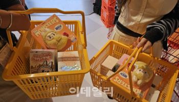 "순식간에 15만원 질렀어요"…라부부 팝업스토어 가보니