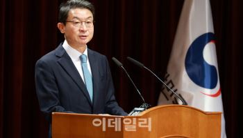 이억원 금융위원장, 금융지주 회장 만나 “금융 대전환” 주문