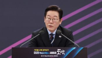 데이터·개인정보 규제 뜯어내 AI·자율주행·로봇 키운다