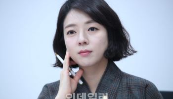배현진, 조정훈 누르고 서울시당 위원장 당선…"단 50표 차"