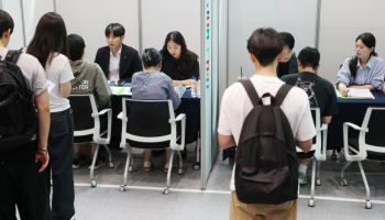 취준생 AI 역량 '선택 아닌 필수'…기업 70% "채용시 고려"