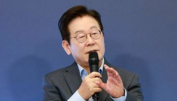 李대통령 "우주 방위산업 중요"…육성의지 강조