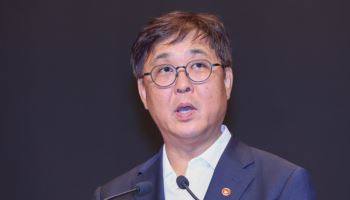 `위기의 영화산업` 최휘영 장관, 부산국제영화제 찾는다