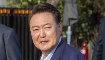 특검 "尹 구속취소 항고? 실익없다"…국정원 조사 본격화