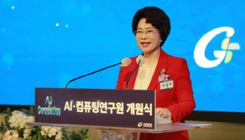 93세 이길여 가천대 총장, 믿기지 않는 여전한 '뱀파이어 근황'