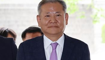 '내란 혐의' 이상민 전 장관 첫 재판…"尹에 '계엄 반대' 전달"