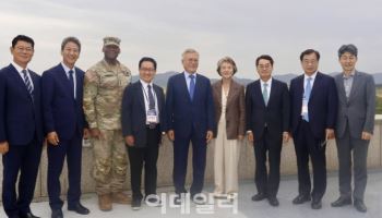 문재인, 9·19선언 기념 JSA 방문…주한미군 사령관과 만나