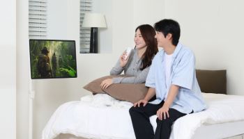 삼성, 첫 무선 이동형 스크린 '더 무빙스타일' 출시…149만원