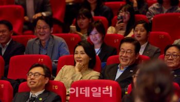‘부국제’ 다녀온 李대통령 “영화 산업, 미래 핵심 동력 적극 지원”