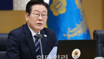 李대통령 “美투자 요구 그대로 수용하면 韓금융위기 초래”(상보)